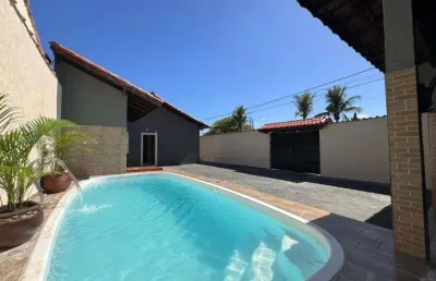 Casa na praia com 4 quartos, piscina e área gourmet em itanhaém.