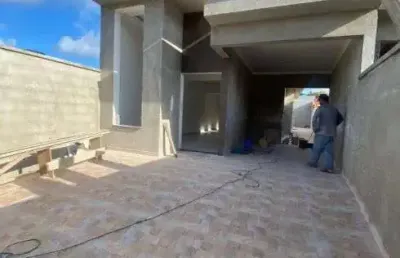 Casa com piscina, 2 quartos e área gourmet em peruíbe.