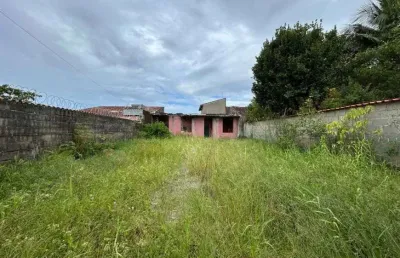 Casa com 2 quartos e espaço para piscina em itanhaém.