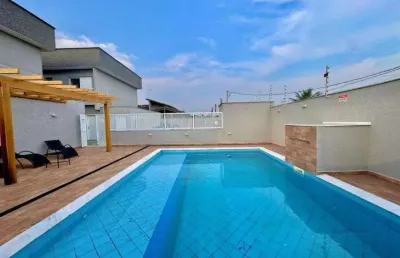 Casa em condomínio com 2 quartos e piscina em itanhaém.