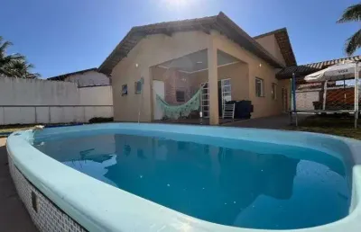 Casa à 50m do mar com 3 quartos e piscina em itanhaém.