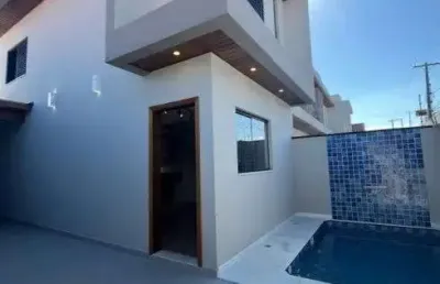 Casa com 2 quartos e área gourmet com churrasqueira em peruíbe.