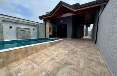 Casa na praia com piscina, 2 quartos e área gourmet em peruíbe.