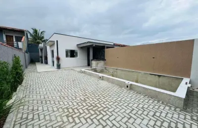 Casa na praia com piscina, 2 quartos e área gourmet em itanhaém.