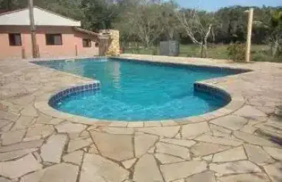 Chácara com 5 quartos, piscina e área gourmet em itanhaém.
