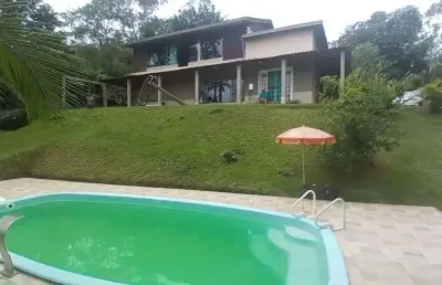 Chácara com 2 quartos, piscina e área gourmet em itariri.