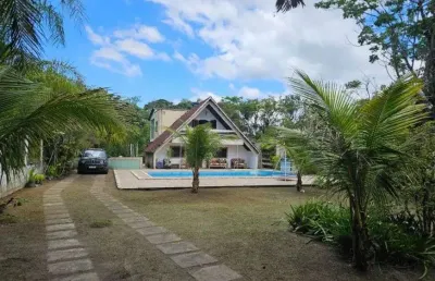 Chácara com piscina, 3 quartos e churrasqueira em itanhaém.