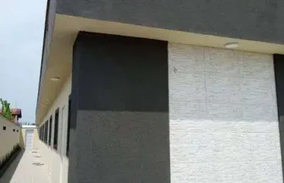 Casa com 2 quartos, piscina e área gourmet com churrasqueira em itanhaém.