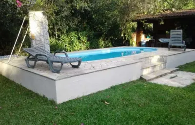 Chácara com 3 quartos, piscina e churrasqueira em peruíbe.
