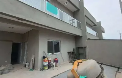 Casa à 50m do mar com 3 quartos e piscina em itanhaém.