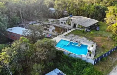 Chácara com 3 quartos, piscina e área gourmet com churrasqueira em itanhaém.