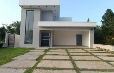 Casa em condomínio com piscina e 3 quartos em peruíbe.