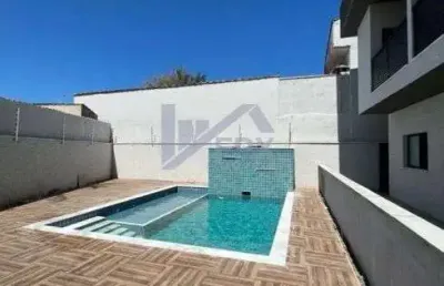 Casa em condomínio com 3 quartos, piscina e churrasqueira em itanhaém.