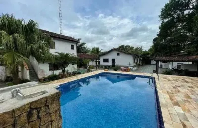 Chácara com 5 quartos, piscina, área gourmet e lago em itanhaém.