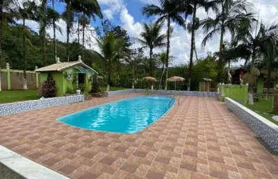 Chácara com piscina, 8 quartos e área gourmet em peruíbe.