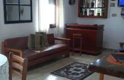 Apartamento à 600m do mar com 2 quartos em peruíbe.