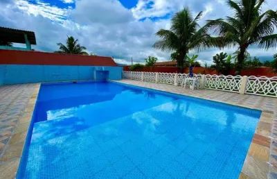 Chácara com 6 quartos, piscina e área gourmet em itanhaém.