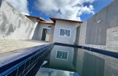 Casa com 2 quartos, piscina e churrasqueira em itanhaém.