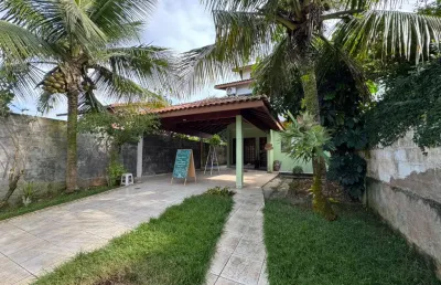 Casa com 3 quartos, espaço para piscina e jardim em peruíbe.