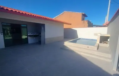 Casa com 2 quartos, piscina e churrasqueira em mongaguá.