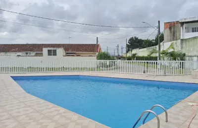Casa em condomínio com piscina e 2 quartos em itanhaém.