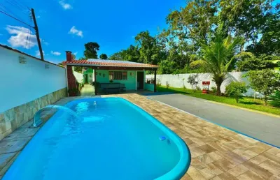 Casa com piscina, 3 quartos e área gourmet em itanhaém.