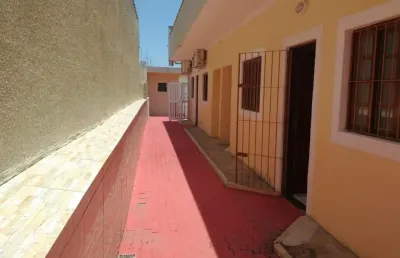 Casa em condomínio com 2 quartos e churrasqueira em itanhaém.