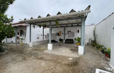 Casa com 2 quartos e espaço para piscina em itanhaém.