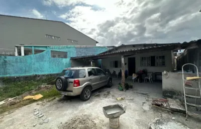 Casa com 3 quartos e espaço para piscina em itanhaém.