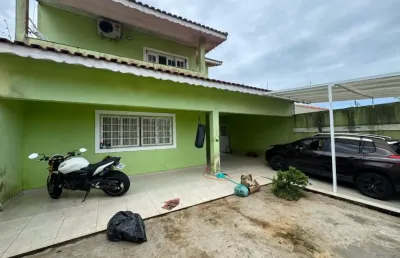 Casa à 50m do mar com 3 quartos e área gourmet em peruíbe.