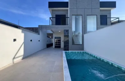 Casa com piscina, 2 quartos e área gourmet em itanhaém.