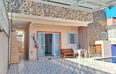 Casa com piscina, 2 quartos e área gourmet em itanhaém.