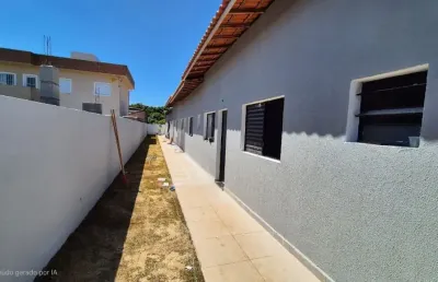 Casa em condomínio com 2 quartos e churrasqueira em itanhaém.