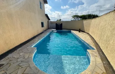 Casa na praia com piscina, 4 quartos e churrasqueira em itanhaém.