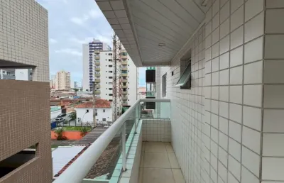 Apartamento com 2 quartos, área gourmet e piscina em praia grande.