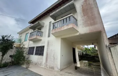 Casa na praia com 6 quartos e espaço para piscina em peruíbe.