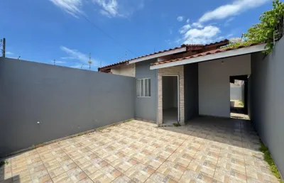 Casa com 2 quartos e espaço para piscina em itanhaém.