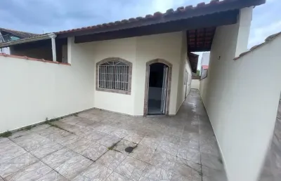 Casa com 2 quartos e espaço para piscina em itanhaém.