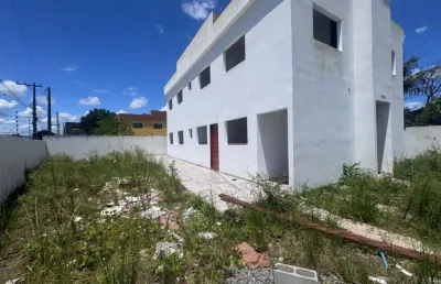 Casa em condomínio com 2 quartos e piscina em itanhaém.