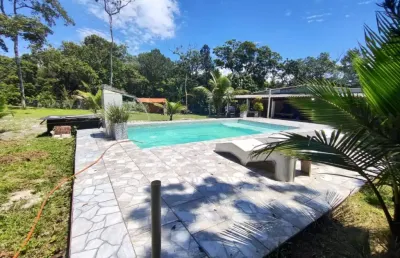 Chácara com 3 quartos, piscina e área gourmet em itanhaém.
