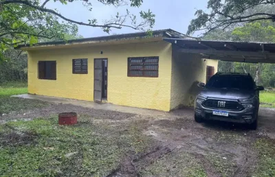 Chácara com 2 quartos e espaço para piscina em itanhaém.