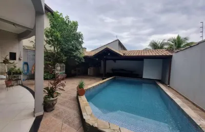 Casa de alto padrão no canto do forte - r$ 2.000.000,00.