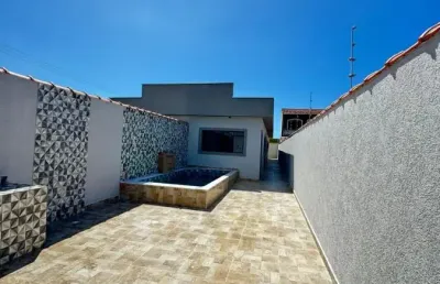 Casa na praia com 3 quartos, piscina e churrasqueira em itanhaém.