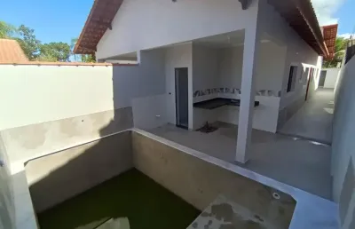 Casa com 3 quartos, piscina e área gourmet em itanhaém.