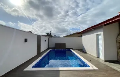 Casa na praia com piscina e área gourmet em itanhaém.