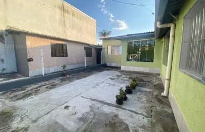 Casa com 2 quartos, edícula e espaço para piscina em itanhaém.