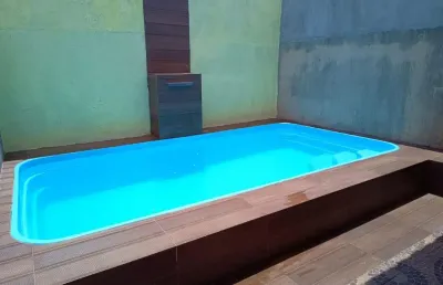 Casa com piscina, 2 quartos e churrasqueira em itanhaém.