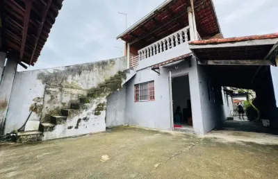 Casa com 3 quartos e espaço para piscina em itanhaém.