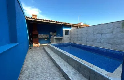 Casa na praia com 3 quartos, piscina e área gourmet em itanhaém.