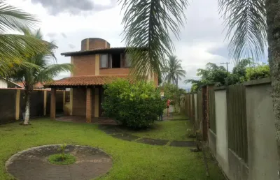 Casa com 2 quartos, churrasqueira e espaço para piscina em itanhaém.